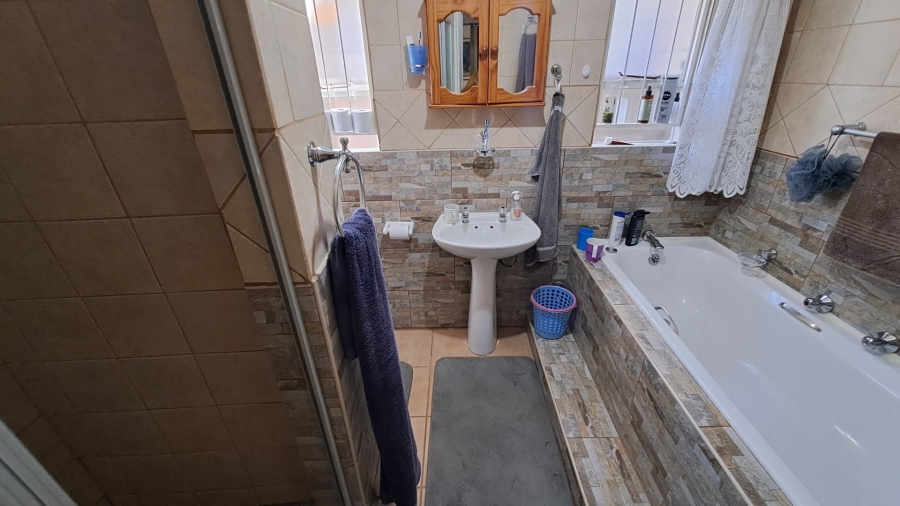 2 Bedroom Property for Sale in Fleurdal Free State